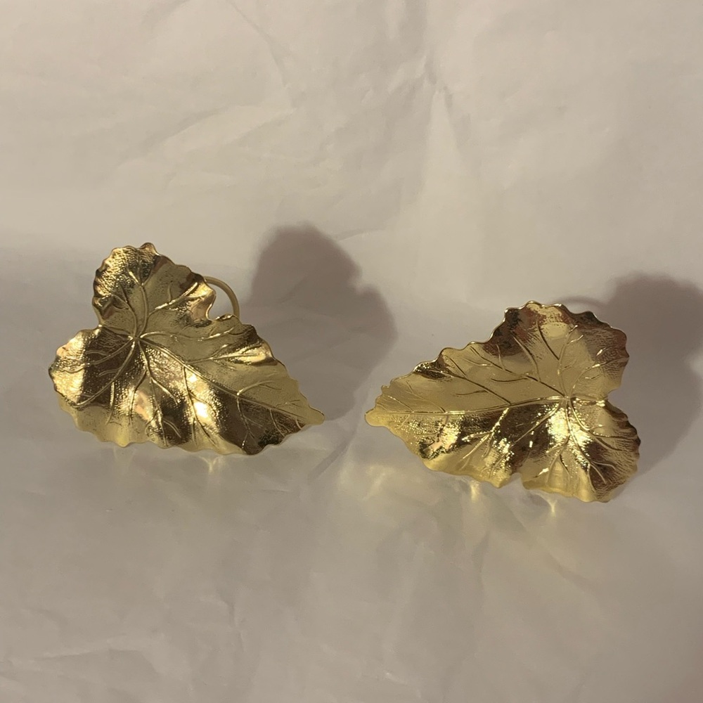 Vintage Gold Toned Leaf Shoe Clips